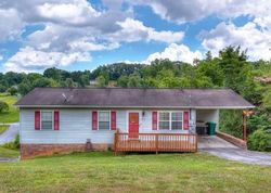 Pre-foreclosure in  WINDSOR FOREST DR Kingsport, TN 37663