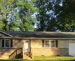 Pre-foreclosure in  HOLIDAY CT Eufaula, AL 36027