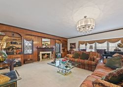 Pre-foreclosure in  BRAEBURN AVE Flossmoor, IL 60422