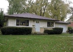 Pre-foreclosure in  KNOLLWOOD LN Glenview, IL 60025