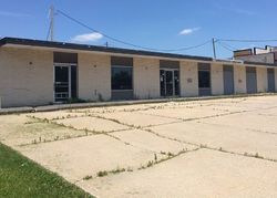 Pre-foreclosure in  N TOWNE LN NE Cedar Rapids, IA 52402