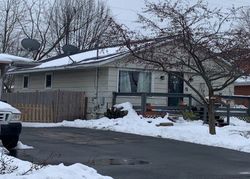 Pre-foreclosure in  W HAWTHORNE DR Round Lake, IL 60073