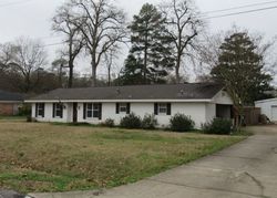 Pre-foreclosure in  WOODWAY DR Monroe, LA 71201