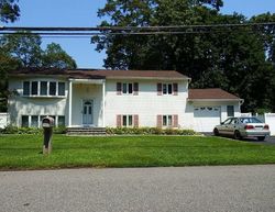 Pre-foreclosure Listing in WRIGHT ST WEST BABYLON, NY 11704