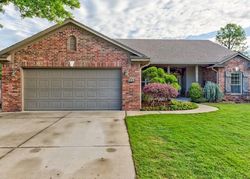 Pre-foreclosure in  CAMELOT DR Norman, OK 73069