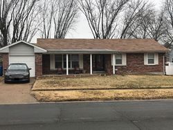 Pre-foreclosure in  PONTCHARTRAIN DR Florissant, MO 63033