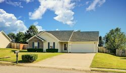 Pre-foreclosure in  MESHAW TRL Clarksville, TN 37040