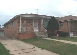 Pre-foreclosure in  W 85TH ST Chicago, IL 60652