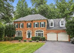 Pre-foreclosure in  TOWERING OAK WAY Reston, VA 20194