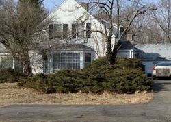 Pre-foreclosure in  OLD TAVERN RD Orange, CT 06477