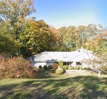 Pre-foreclosure in  FARMERS RD Great Neck, NY 11024