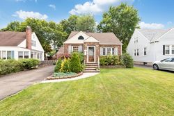 Pre-foreclosure Listing in CRANFORD AVE LINDEN, NJ 07036