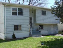 Pre-foreclosure Listing in SOUTHWIND DR NORWALK, CT 06854
