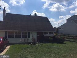 Pre-foreclosure in  BEGONIA LN Levittown, PA 19054