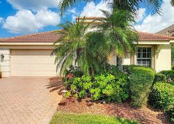 Pre-foreclosure in  INDEPENDENCE WAY Fort Myers, FL 33913
