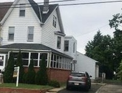 Pre-foreclosure in  PERSHING AVE Roselle Park, NJ 07204