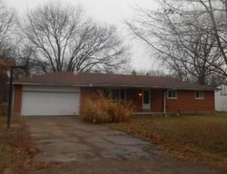 Pre-foreclosure Listing in W SKYVIEW DR DAYTON, OH 45432