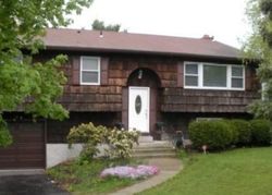 Pre-foreclosure in  COUNTRY CLUB DR Maybrook, NY 12543