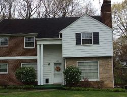 Pre-foreclosure in  CHESTER DR Youngstown, OH 44512