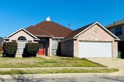  Milton Dr, Arlington TX