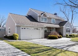 Pre-foreclosure in  WELLINGTON AVE Deer Park, NY 11729