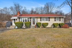 Pre-foreclosure in  FOXON RD New Haven, CT 06513