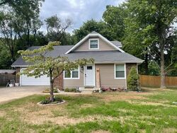 Pre-foreclosure in  E MILLER RD Republic, MO 65738