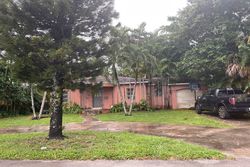 Pre-foreclosure in  NE 91ST TER Miami, FL 33138