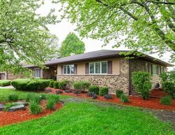 Pre-foreclosure Listing in COONEY DR WOODSTOCK, IL 60098