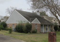 Pre-foreclosure Listing in TEAKWOOD DR YOUNGSVILLE, LA 70592