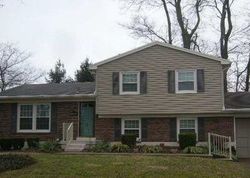 Pre-foreclosure in  AUTUMNWOOD WAY Louisville, KY 40291