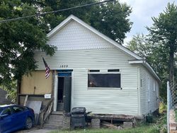 Pre-foreclosure in  LOWELL AVE Kansas City, KS 66102