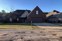 Pre-foreclosure in  TIMBER LEAF WAY Bessemer, AL 35022