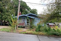 Pre-foreclosure in  WOODLAND AVE Des Moines, IA 50312