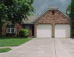 Pre-foreclosure in  COLONIAL CIR Fishers, IN 46038