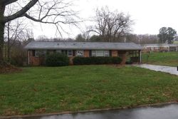 Pre-foreclosure in  MACHAMER CT Johnson City, TN 37604