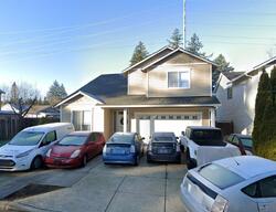 Pre-foreclosure in  NE 200TH PL Portland, OR 97230