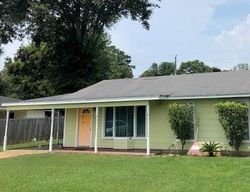 Pre-foreclosure in  OAKLAWN DR Monroe, LA 71203