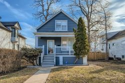 Pre-foreclosure in  S WINSTON AVE Chicago, IL 60643