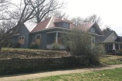 Pre-foreclosure Listing in W MAPLE ST JOHNSON CITY, TN 37604