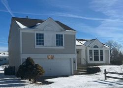 Pre-foreclosure in  HARBOR TOWN DR Elgin, IL 60123