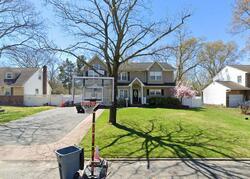 Pre-foreclosure Listing in CROCUS LN COMMACK, NY 11725