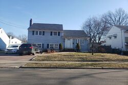 Pre-foreclosure in  WHITMAN AVE Edison, NJ 08817