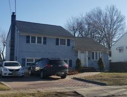 Pre-foreclosure Listing in WHITMAN AVE EDISON, NJ 08817