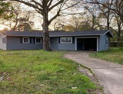 Pre-foreclosure Listing in 19TH ST BEAUMONT, TX 77706