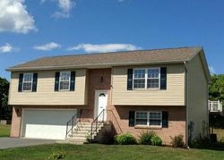Pre-foreclosure Listing in BOWMAN ST CHAMBERSBURG, PA 17201