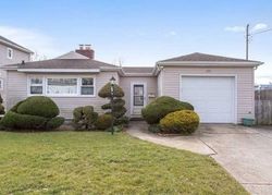 Pre-foreclosure Listing in LINDEN ST BELLMORE, NY 11710