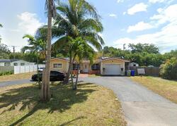 Pre-foreclosure in  NE 15TH TER Pompano Beach, FL 33064