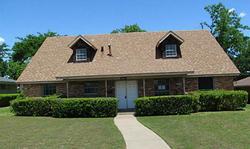  W Red Bird Ln, Dallas TX