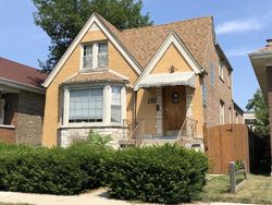 Pre-foreclosure in  W NEWPORT AVE Chicago, IL 60641